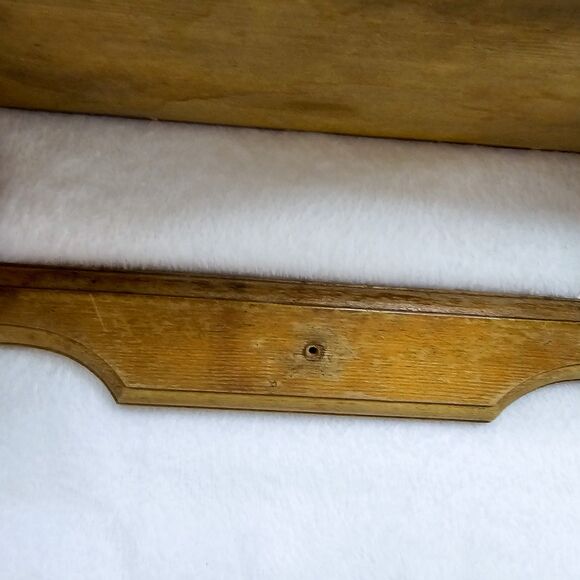 Primitive Vintage 1983 Wooden Paper Towel Holder Shelve Made by A. G. Battles - Picture 9 of 10